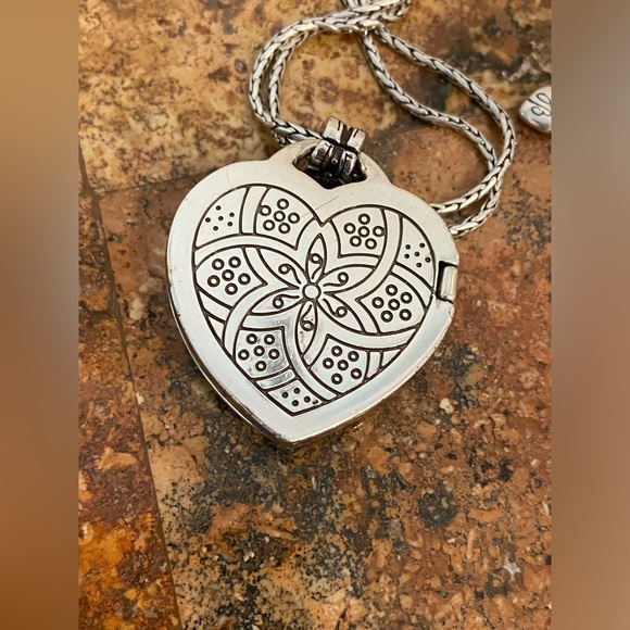 Brighton Floral Heart Locket 30 inches length🩷🌷 - Picture 8 of 9